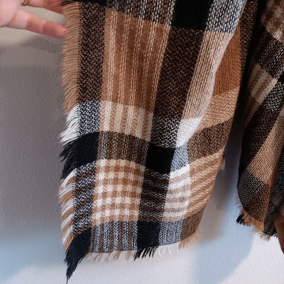 ModCloth Tan Black Brown Plaid Raw Fringe Blanket Scarft Women's Wrap - Picture 4 of 5